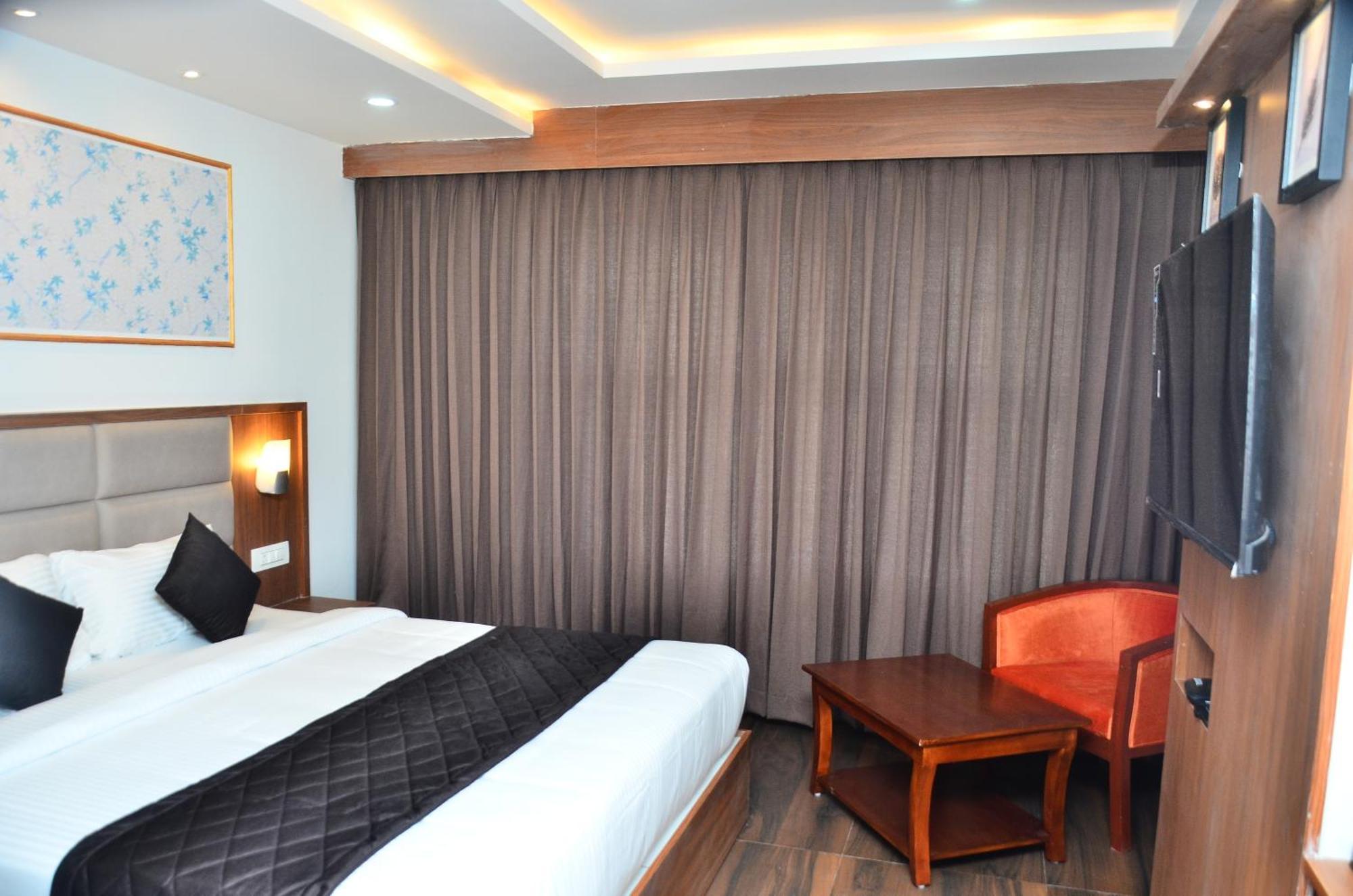 Hotel Eyrie Nest Bangalore Exterior foto